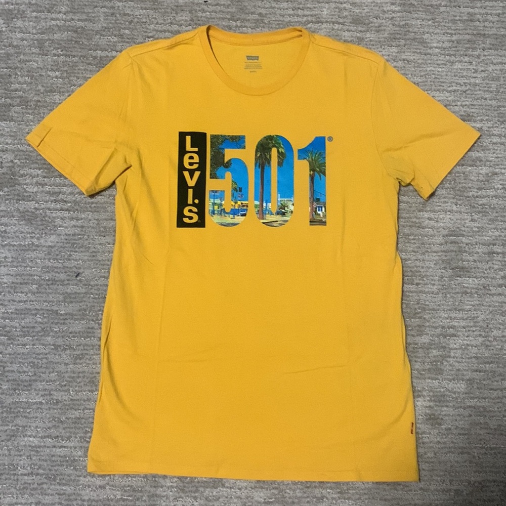 Men’s Levi’s Graphic Tee - Size SM